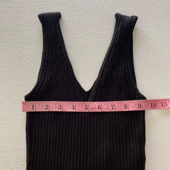 Madewell Ribbed Deep V Sweater Tank – Women’s Small Black Knit Top - Picture 7 of 10